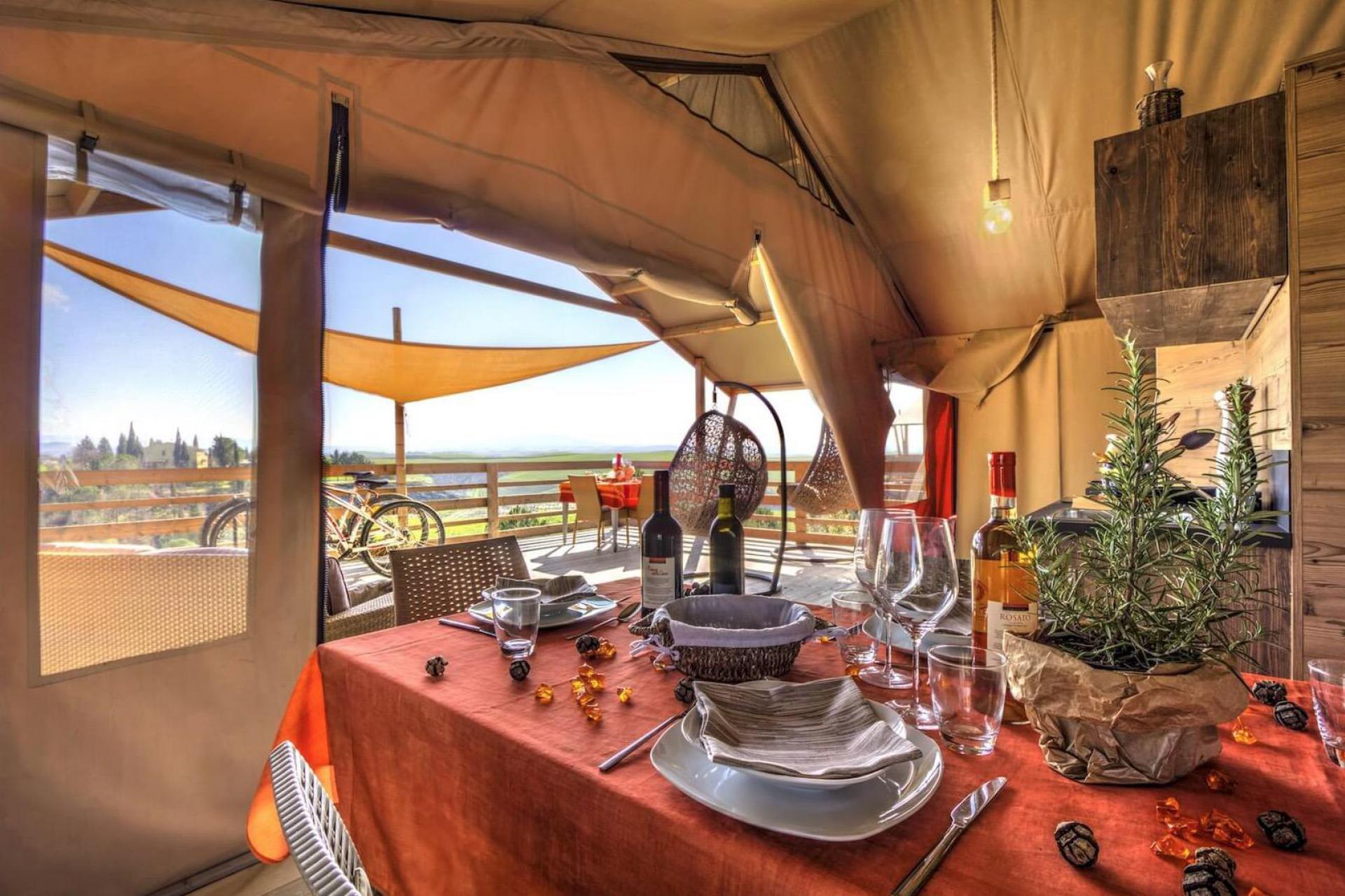 Glamping with fantastic views of the Tuscan landscape