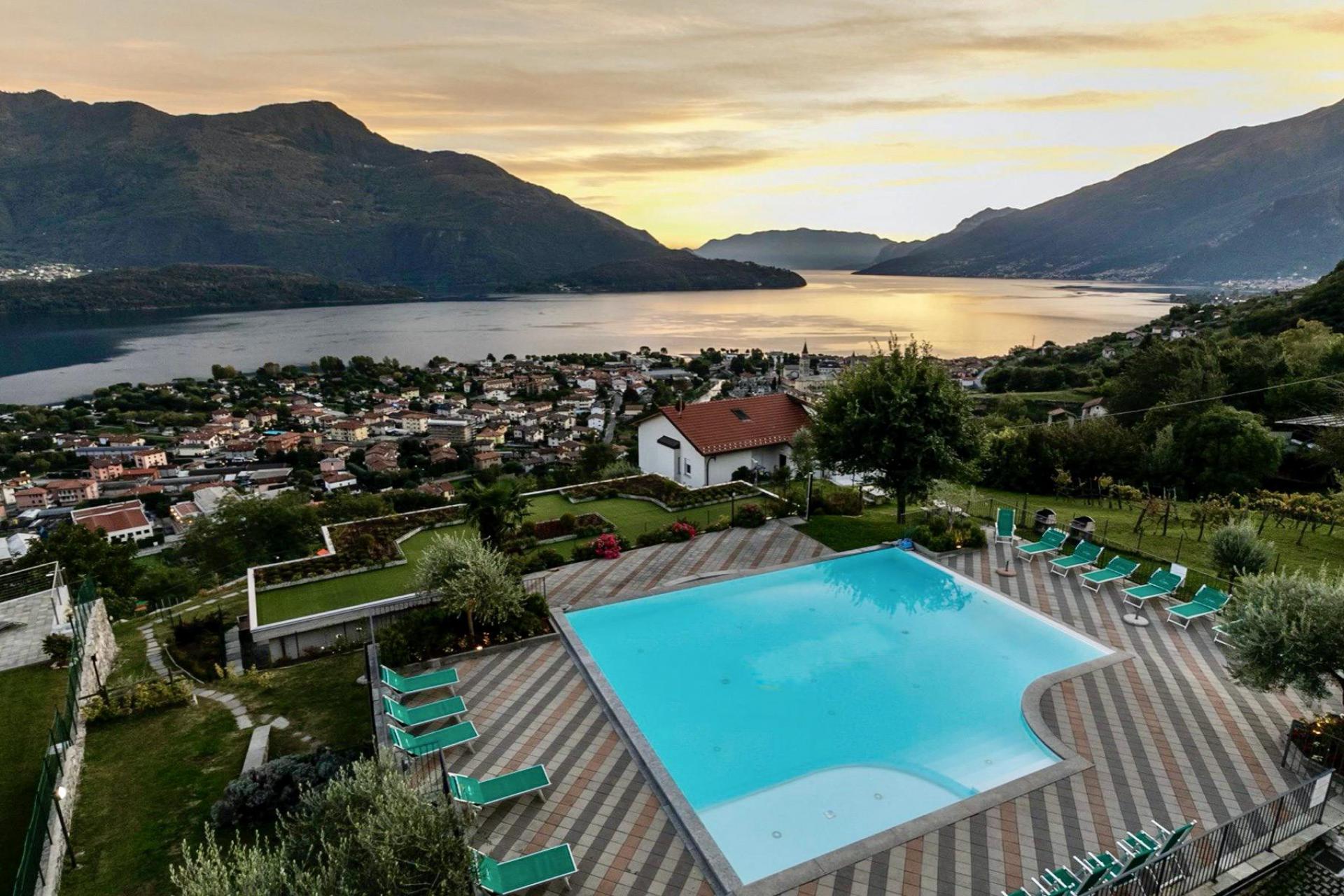 Residence near lively village on Lake Como